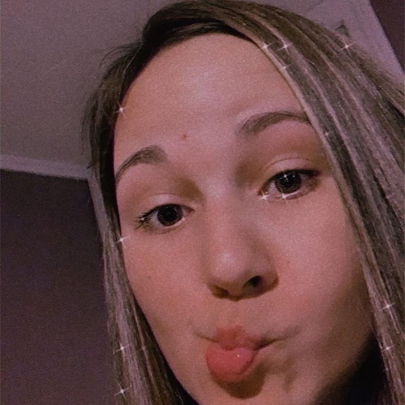 Meet your Posher, Hailey - Picture 1 of 1